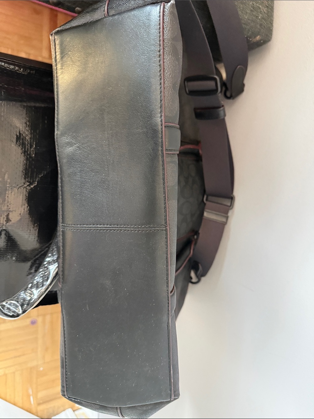 Coach Men’s Black/Brown Signature Messenger Bag - Picture 3 of 3